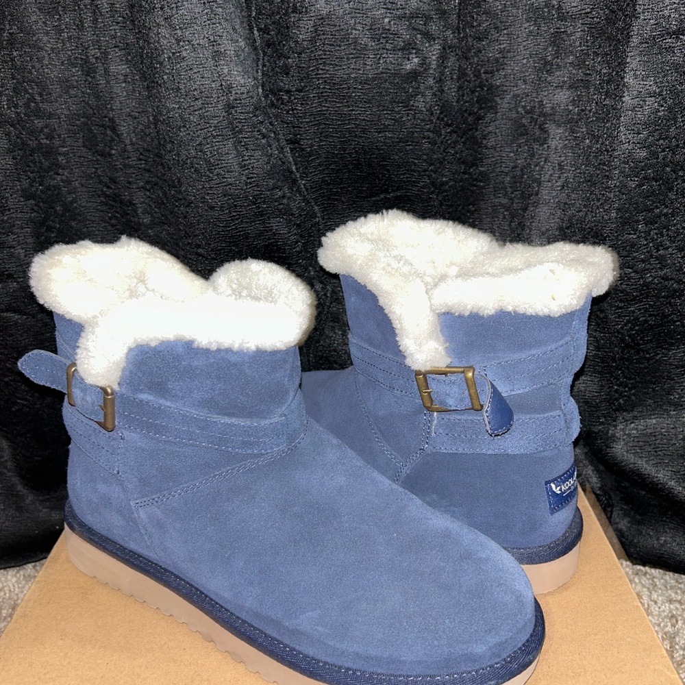 Koolaburra Blue and White Winter Boots with Sheepskin Lining